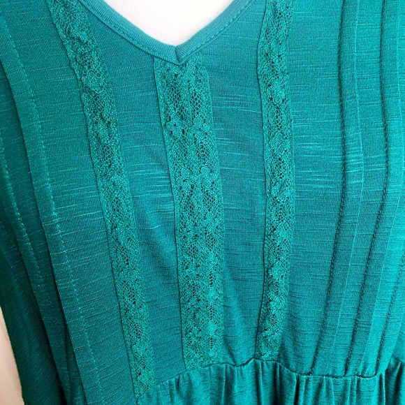 TORRID Slub V-Neck Lace Inset Pintuck Babydoll Top Botanical Green - Picture 8 of 10